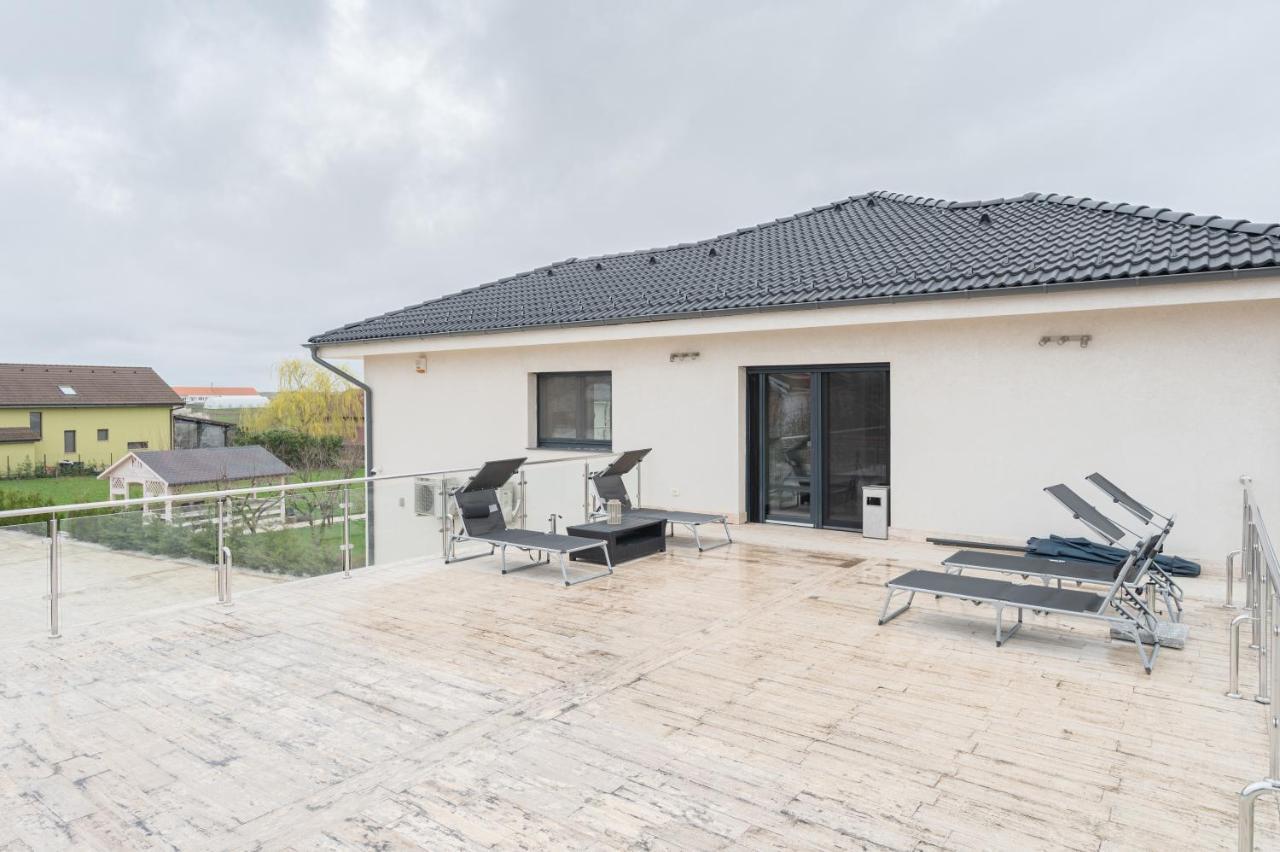 Casa Fischer Lägenhet Ciheiu Exteriör bild