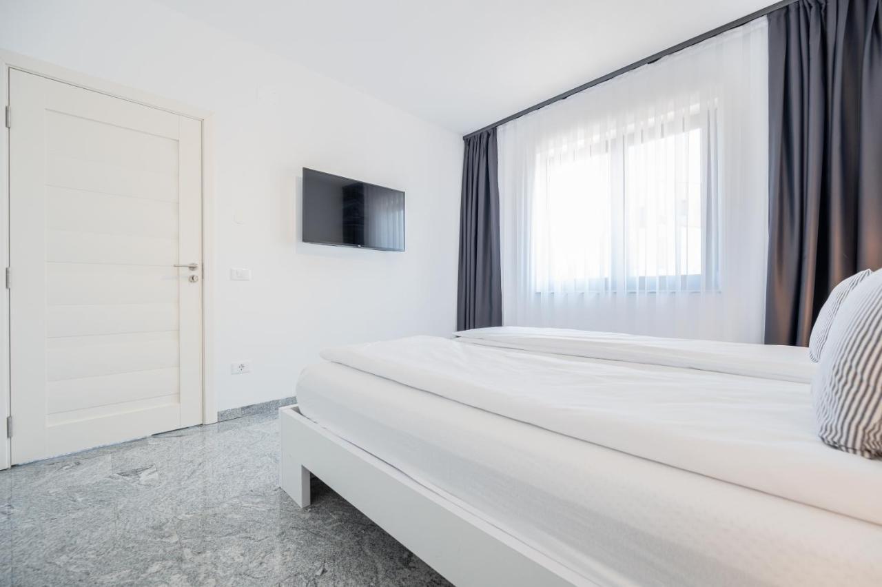 Casa Fischer Lägenhet Ciheiu Exteriör bild