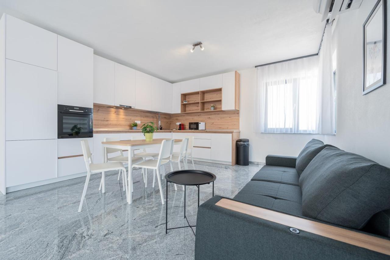 Casa Fischer Lägenhet Ciheiu Exteriör bild